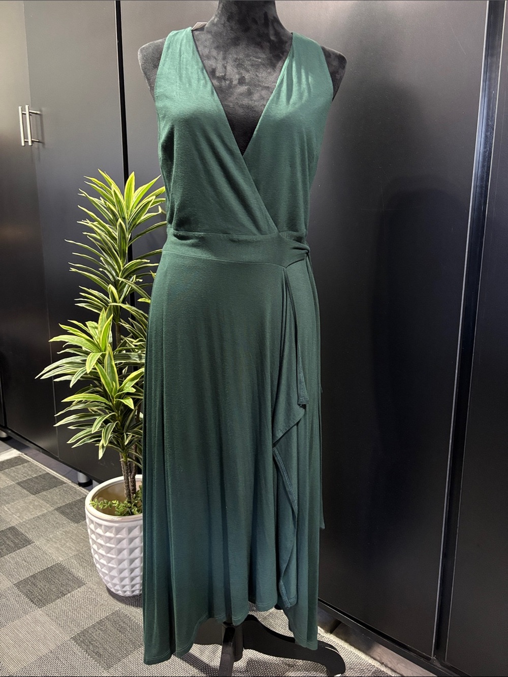LOFT Wrap Maxi Low Cut V-neck, asymmetrical hemline,stretch,sleeveless,emerald